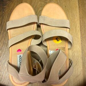 Steve Madden kids shoes. Size 3 in kids. Roughly worn but still in good shape